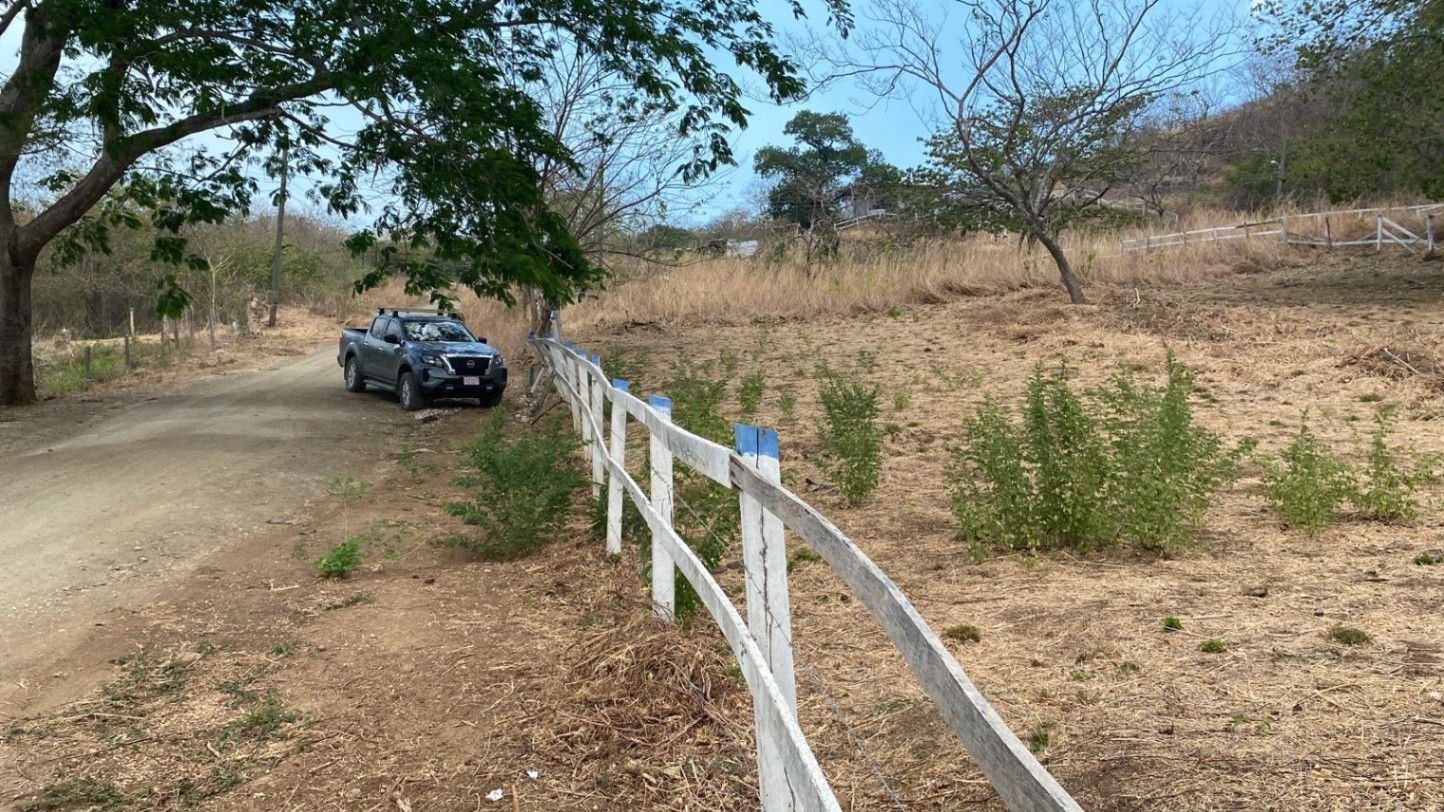 Lote de 300 m² con servicios disponibles cerca de Tamarindo