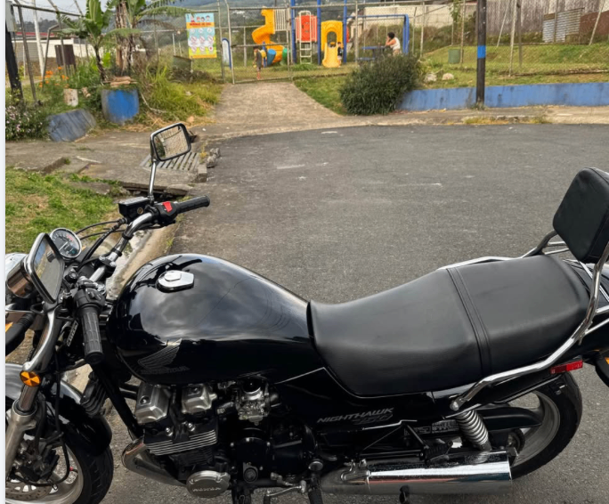 🏍️ Honda Nighthawk 750 CC – Modelo 2000