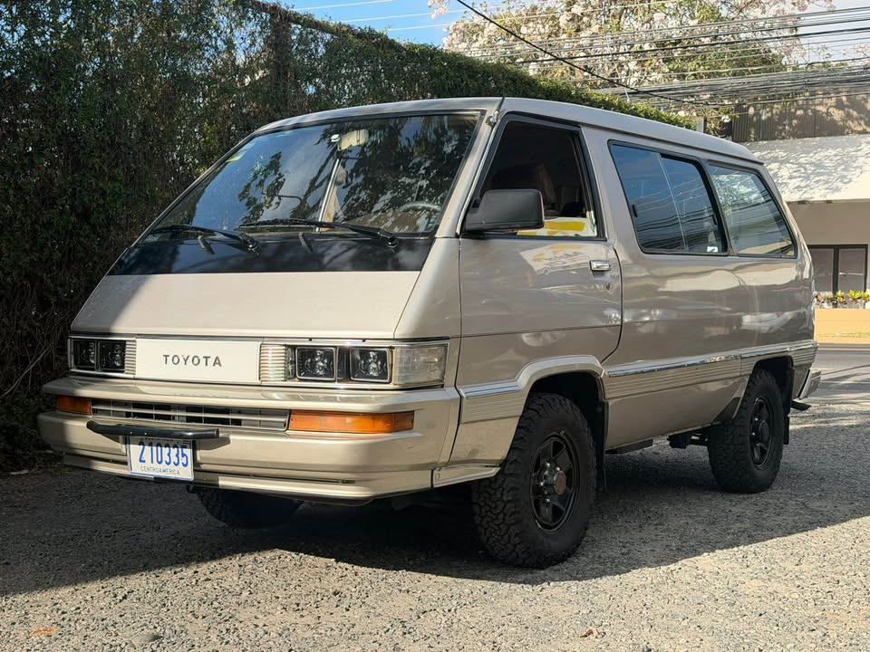 Toyota Van LE 4x4 1987 en venta en Escazú | 7 pasajeros